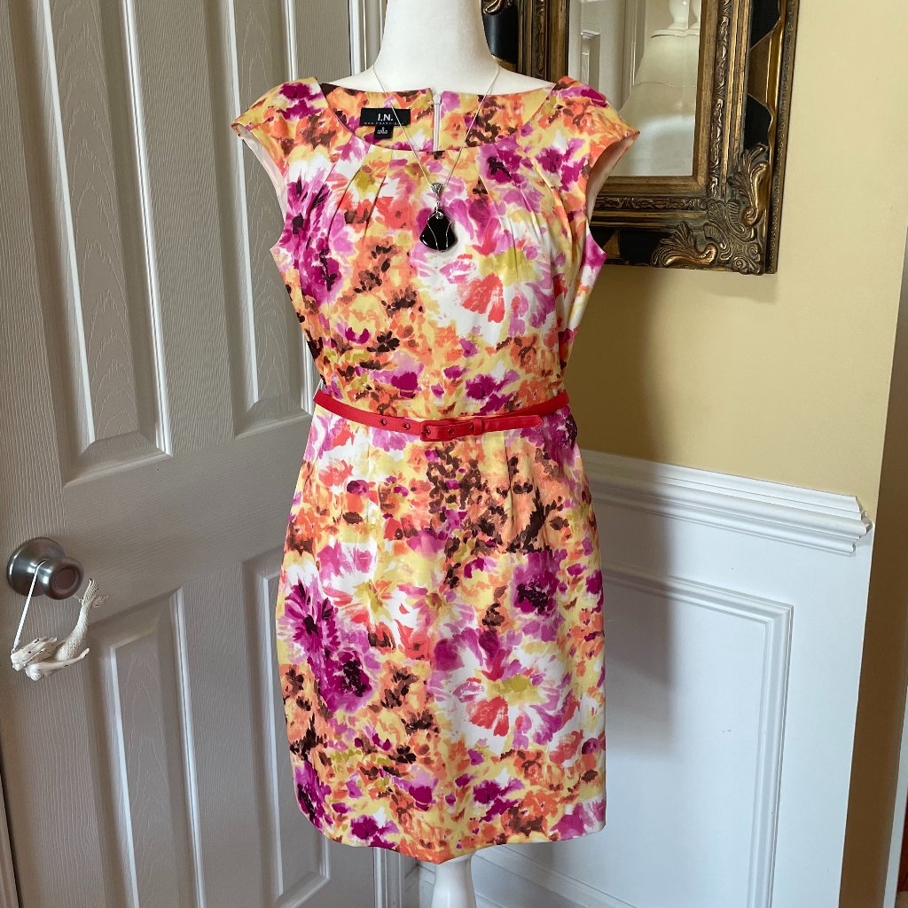 Size 9 Jr Sheath Dress By I.N. San Francisco. Like New. Bright Colors. Belt Opt.